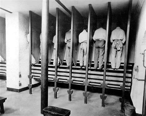 Prisoners On A Treadmill Kingston Prison Portsmouth 1895 R