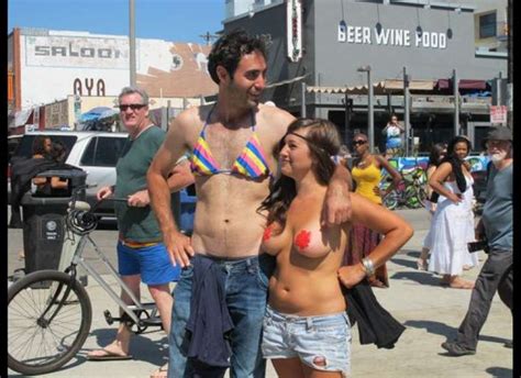 Protesta Contro Legge Anti Topless In Spiaggia Usa Dago Fotogallery