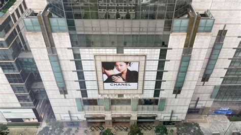 Jennie Kim S Coco Crush Chanel Billboard In 2022 Billboard Chanel Frame
