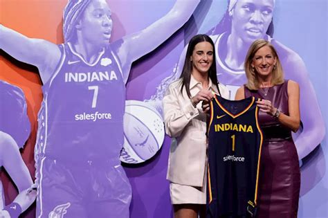 Caitlin Clark Taken No In The Wnba Draft By The Indiana Fever As