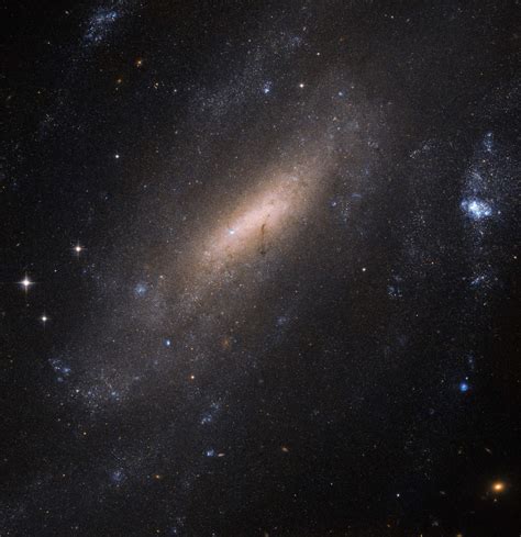 Hubble Observes Barred Spiral Galaxy Ic 5201 Scinews