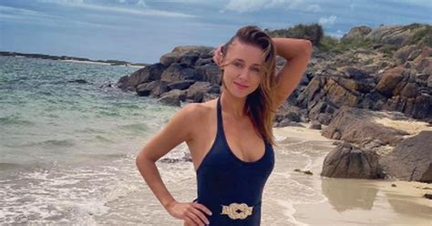 Una Healy Delights Fans With Yet Another Sultry Swimsuit Snap From Her