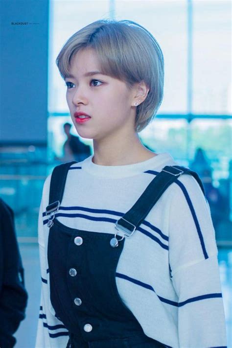 Twices Jeongyeon Makes Fans Fall In Love With Sudden Hair