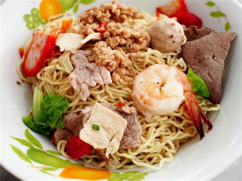 A classic staple food in malaysia, it is eaten for breakfast, lunch, or dinner. Sarawak Kolo Mee ~ ROBIN WONG