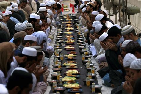 Ramadan 2019 What Are Suhur And Iftar And When Are The Meals Eaten