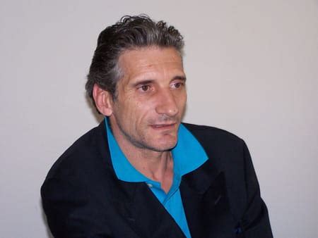 Il devient ensuite scénariste pour la télévision et revient à la scène en tant. Jean Pierre MARTINEZ, 61 ans (SETE, MONTAUBAN) - Copains d ...