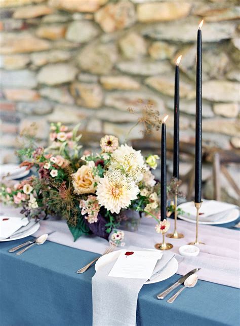 La Tavola Fine Linen Rental Tuscany Wedgwood With Aurora Mauve Table Runner And Tuscany Natural