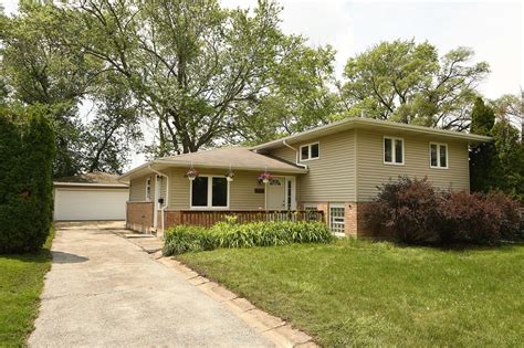 127 Westwood Dr Park Forest Il 60466 Mls 11149982 Redfin