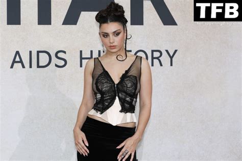 Free Charli Xcx Flashes Her Nude Tits At The Amfar Gala Cannes In