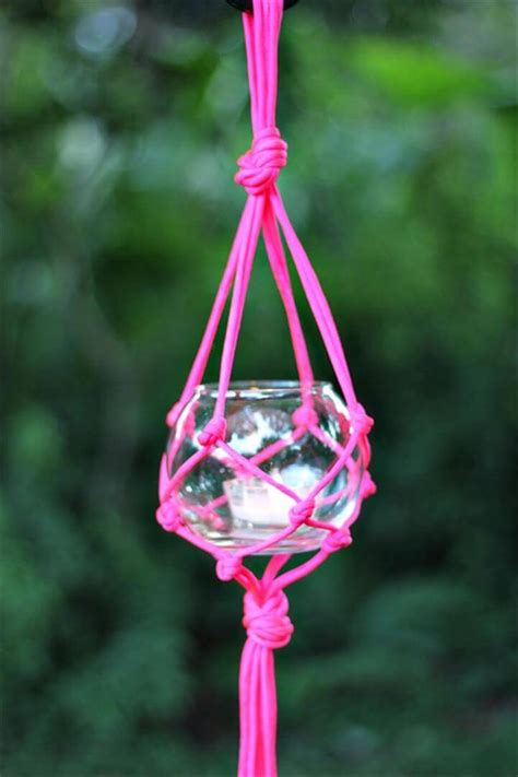 We're planning to do this, but perhaps, just a smaller version as we just don't have enough space for it. Top 25 Macrame DIY Projects | DIY to Make
