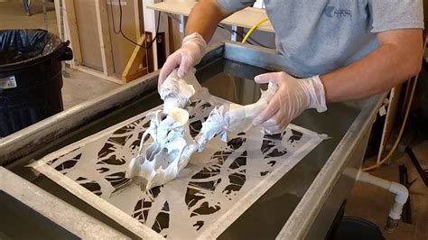 This video shows the spray paint dipping of a deer skull. Camo deer skull hydro dipping - YouTube