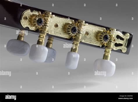 Clavijero De Una Guitarra Clásica Fotografía De Stock Alamy