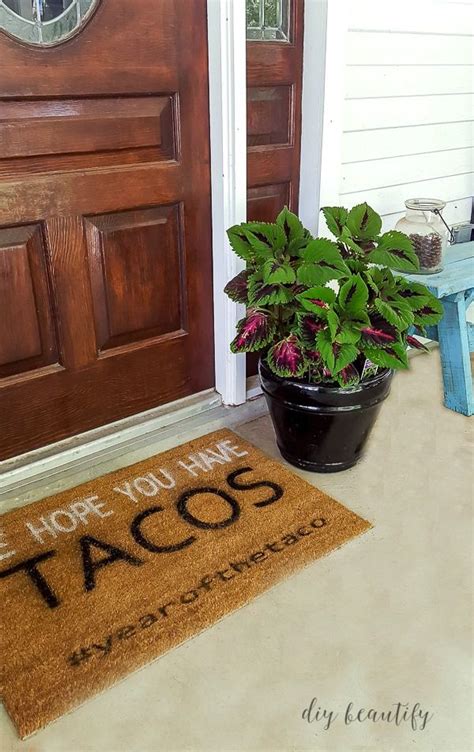 Follow This Tutorial To Make A Custom Fun Door Mat For Your Front