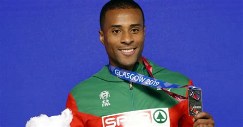 Évora is the current outdoor. Nelson Évora é vice-campeão europeu