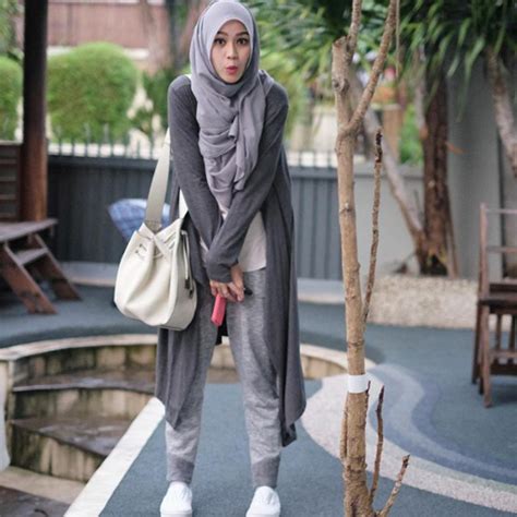 Gaya hijab ala zaskia sungkar sederhanajpg pictures via www.gopixpic.com. Hijab Outfit of the day: Hijab Outfit of the Day ala ...