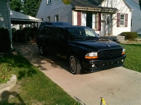 Purchase Used Black 2003 Dodge Dakota With Lee122 Camper Shell In