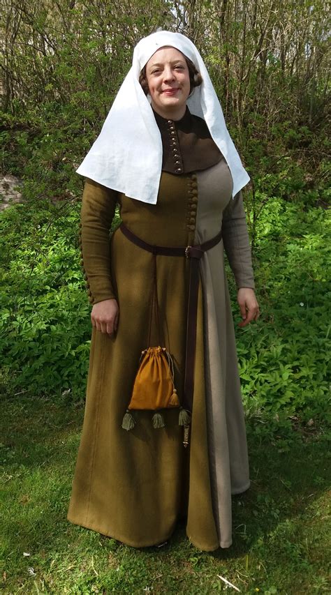 mi parti medieval dress late 14th century 14th century clothing medieval clothing medieval