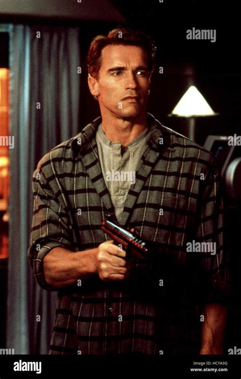 Total Recall Arnold Schwarzenegger 1990 Stock Photo Alamy