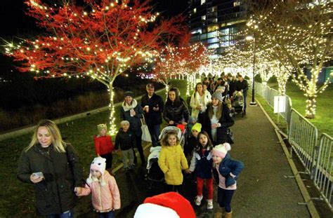 In Photos Stamfords Holiday Stroll Brings Lights Music Santa And