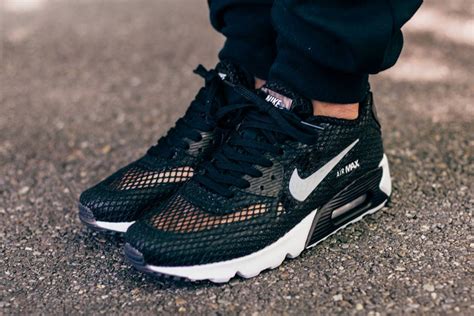 An On Foot Look At The Nike Air Max 90 Ultra Breeze