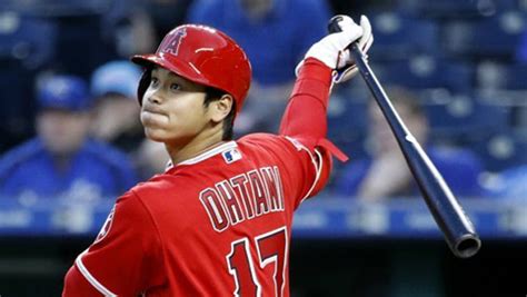 Designated hitter and pitcher bats: 오타니, MLB 첫 2루타 포함 멀티 히트