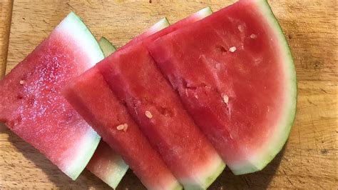 How To Cut Watermelon In Slices Youtube