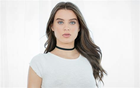 Lana Rhoades Model Women Blue Eyes Pornstar White Tops American Women Choker Tushy T