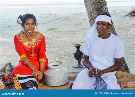 Maldivian Couple Dressed In National Clothes Cooking Food Editorial