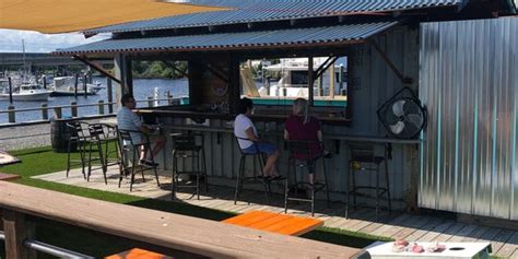 Breezes Dock Bar And Grill