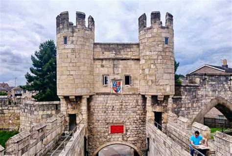 How To Spend A Full Day Walking York City Walls The Gap Year Edit