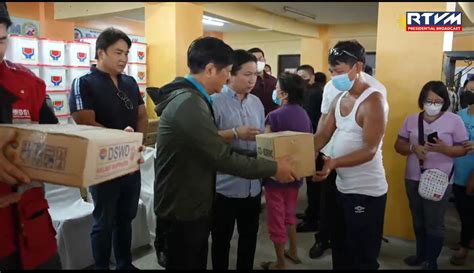 pia pbbm leads the ceremonial distribution of assistance to families