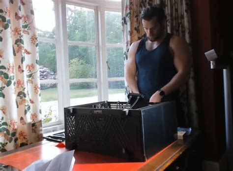Henry Cavill Builds His Own Gaming Pc From Scratch Ladbible