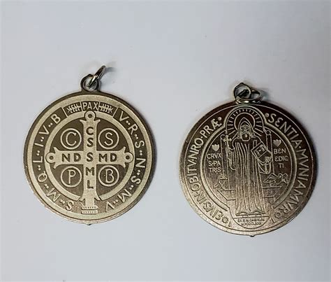 Medallas San Benito Esmaltadas Doble Faz Y Otras
