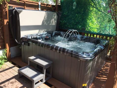 Genuine jacuzzi® branded hot tubs. Brand New Hot Tub Master "chaser 2" 5 Person Luxury Hot ...