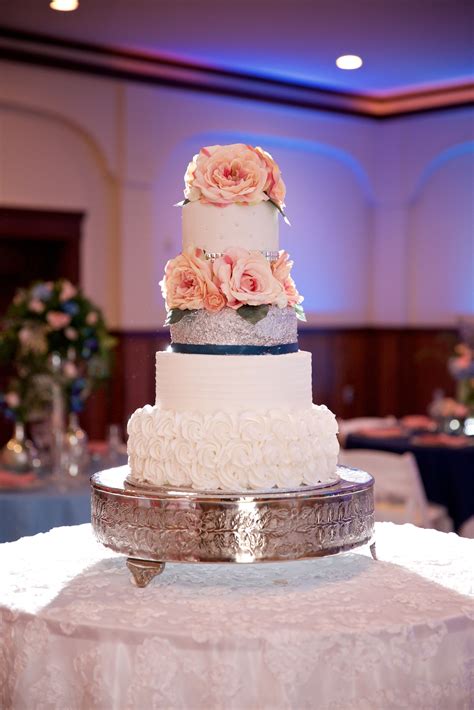 Best wedding cakes sioux falls from sioux falls wedding dj recaps a wedding at the holiday inn. Wedding Cake Sioux Falls | Wedding Cakes