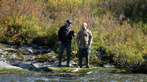 Putin Joins Defense Minister Shoigu On Taiga Trek The Moscow Times