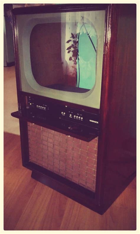1951 Magnavox Playhouse Tv 📺 I Bought It Gutted Restored The Outer