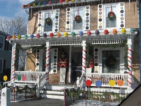 If you go in for a rustic appeal this season, check out these 30 breathtakingly rustic homemade christmas decorations! House to look like a gingerbread house | Gingerbread christmas decor, Outside christmas ...