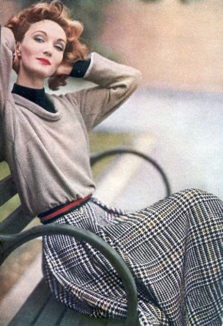 Evelyn Tripp Harpers Bazaar Août 1956 In 2022 Vintage Fashion