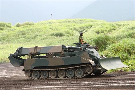 Japanese Type 90 Aev Military Engineering Armored Truck Car Engine