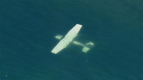 Photos Plane Crashes And Sinks In Water Near Seattle