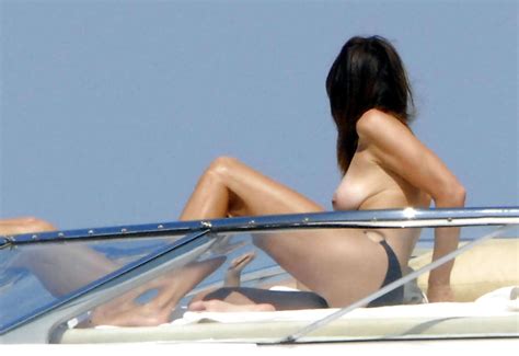 cindy crawford zeigt ihre schönen großen titten auf yacht und upskirt paparazzi bilder porno
