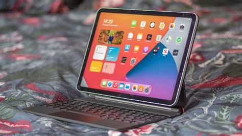 Yes, i wish it had face id and a. Apple iPad Air 4 (2020) review: An iPad Pro in all but ...