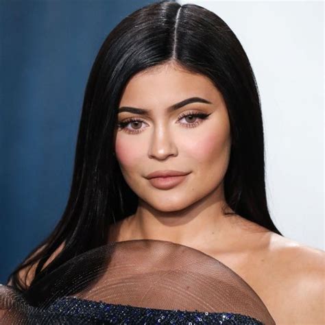 Fans Are Obsessed With Kylie Jenners Insane Ab Baring Cutout Swimsuit
