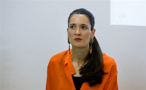 Cetățean al româniei, locuitor al bucureștiului. „Aroganța" n-a ținut mult. Clotilde Armand sare din nou la ...