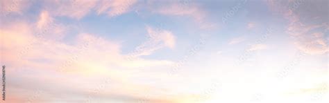 Light Soft Panorama Sunset Sky Background With Pink Clouds Stock Foto