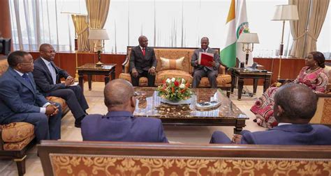 Entretien Du Président De La République Avec Le Ministre Angolais Des Relations Extérieures