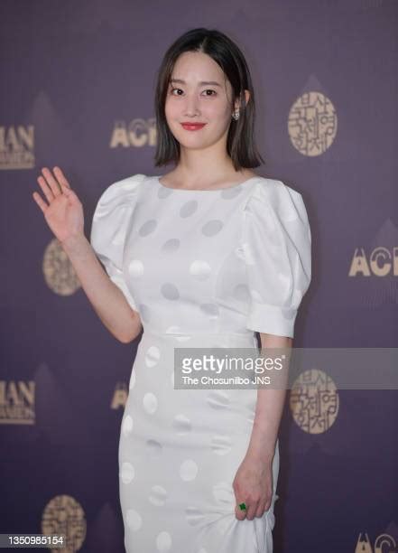 Jong Seo Jeon Photos And Premium High Res Pictures Getty Images