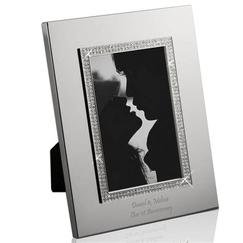 Our basic frames come in every size and color, including 4x6 frames and 5x7 for standard photo prints plus 8x10 frames and up for larger pictures, such as family portraits or wedding day memories. Glitter Galore Personalized 4x6 Photo Frame