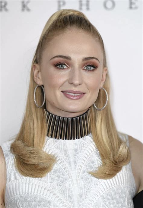 Sophie Turner Bares Midriff In Worlds Tiniest Crop Top At X Men